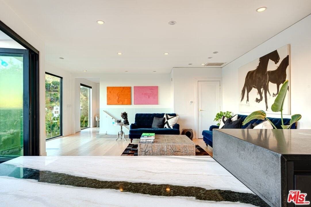 8560 Franklin Ave - Photo 3 of 18