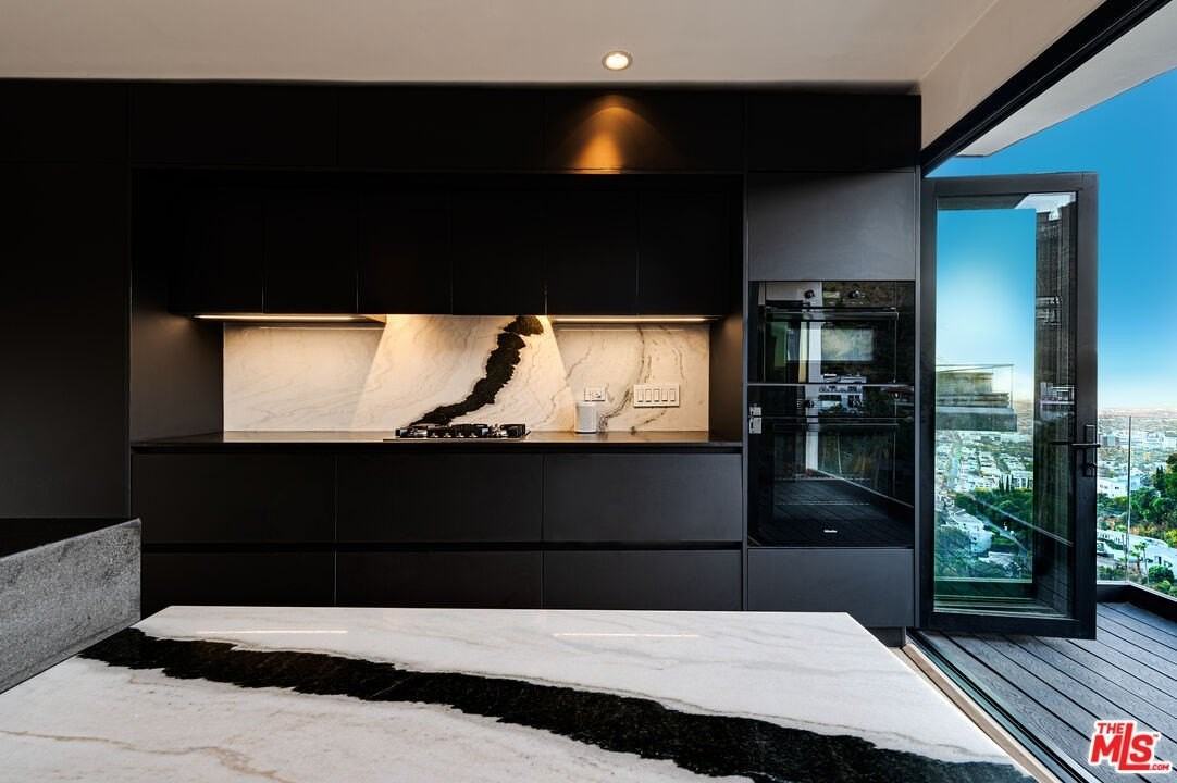 8560 Franklin Ave - Photo 5 of 18