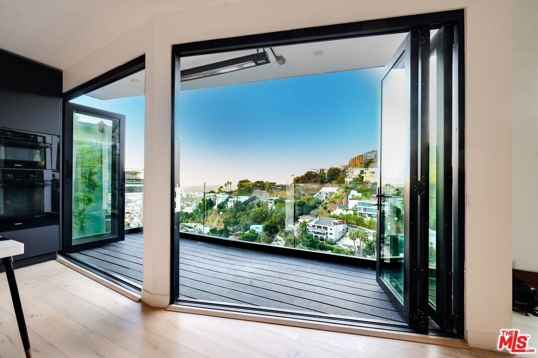 8560 Franklin Ave - Photo 6 of 18