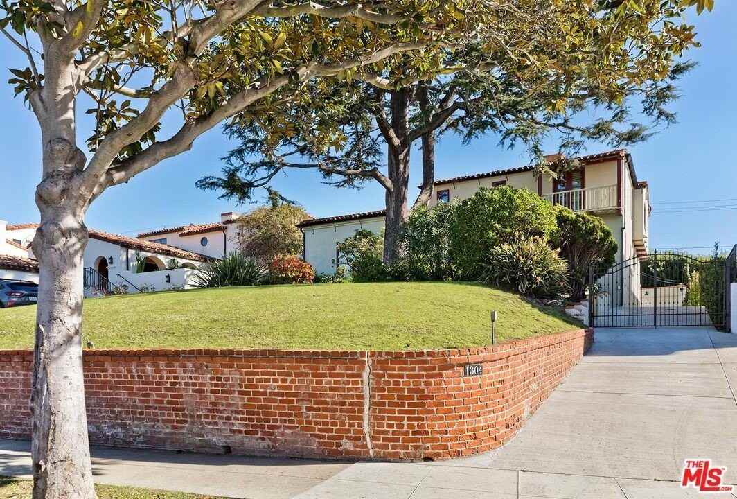 1304 San Vicente Blvd - Photo 2 of 29