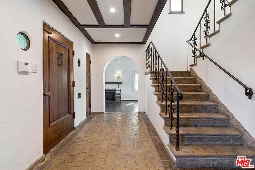 1304 San Vicente Blvd - Photo 4 of 29