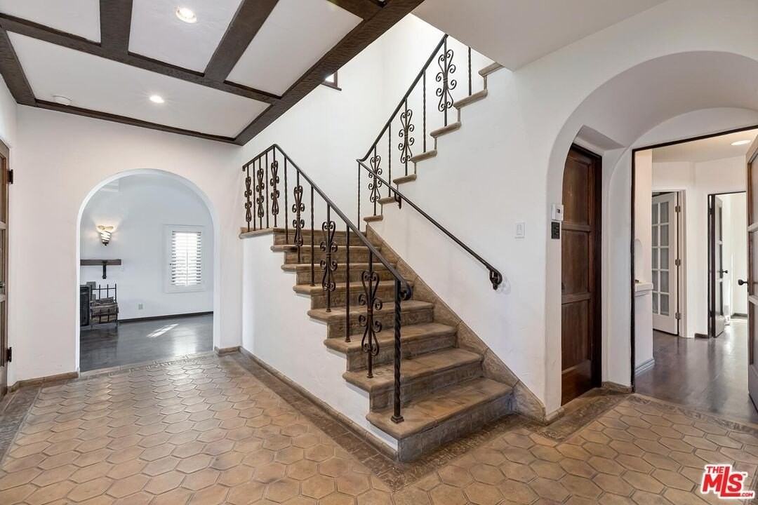 1304 San Vicente Blvd - Photo 5 of 29