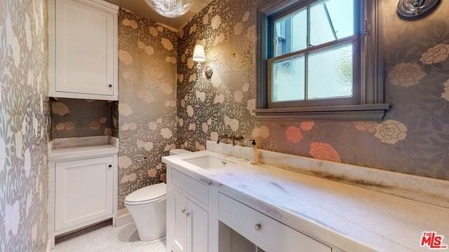 271 Loring Ave - Photo 5 of 35