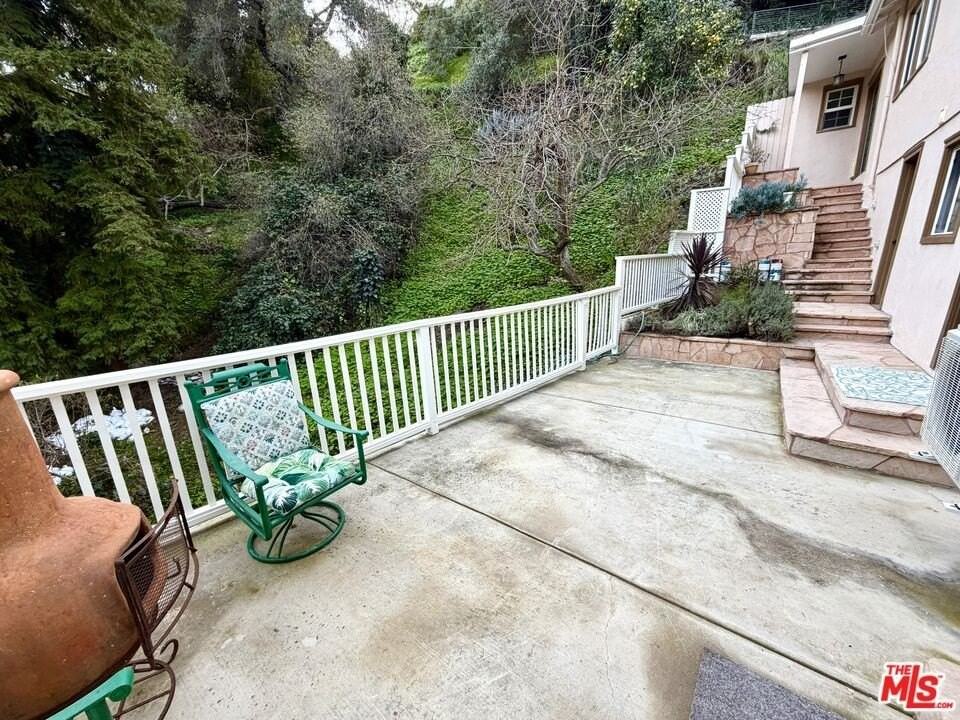 1552 Crater Ln - Photo 4 of 23