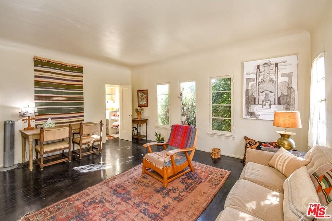 8437 Waring Ave - Photo 4 of 19