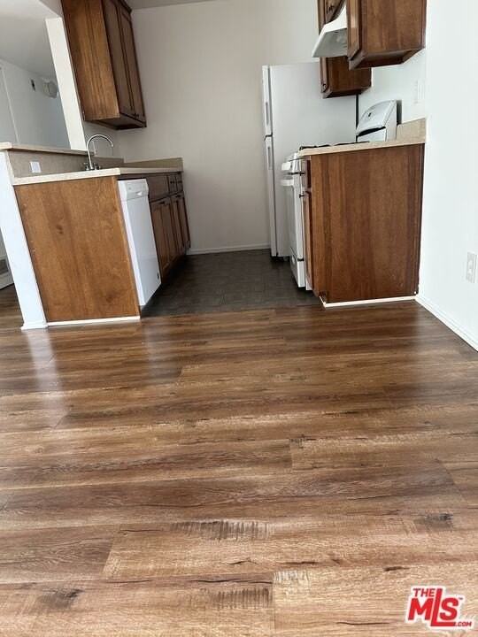 710 Crenshaw Blvd Apt 201 #201 - Photo 4 of 11