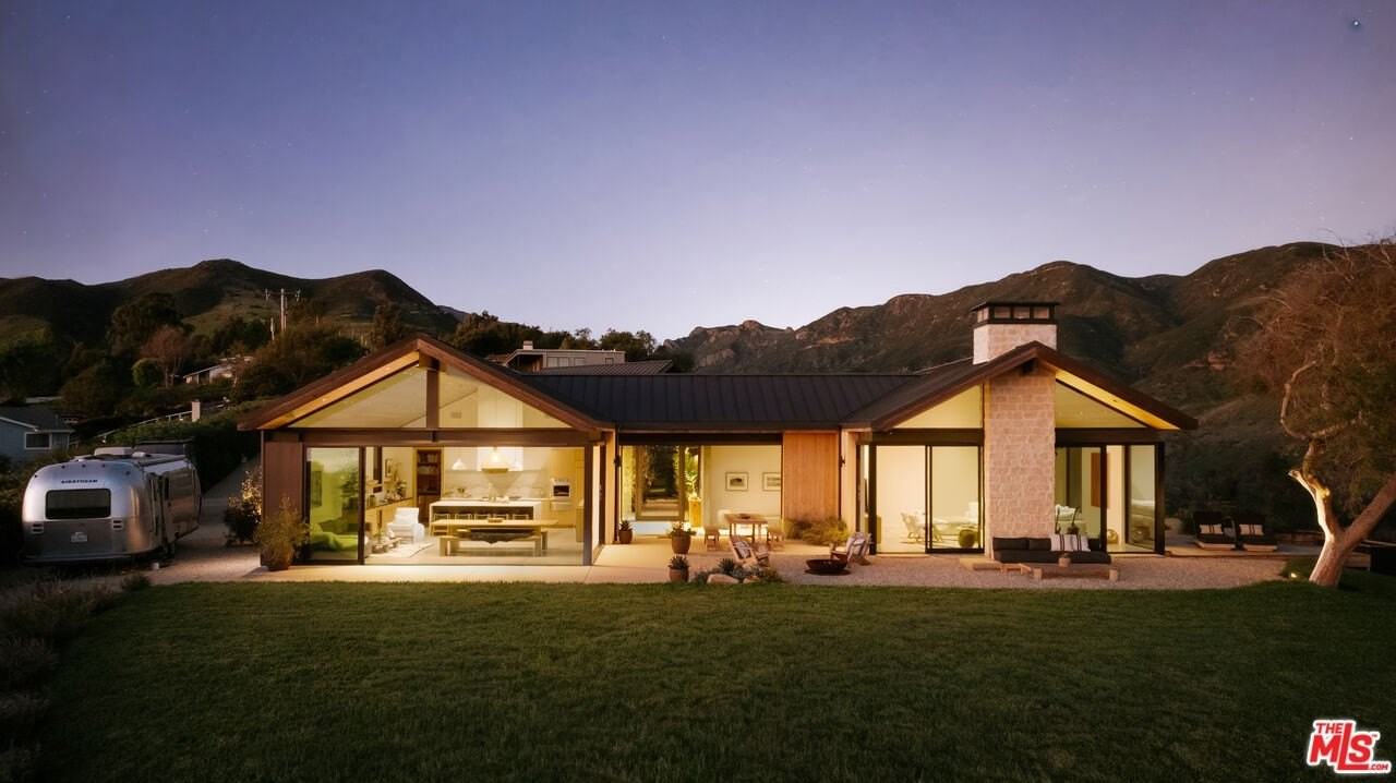 5792 Calpine Dr - Photo 2 of 39