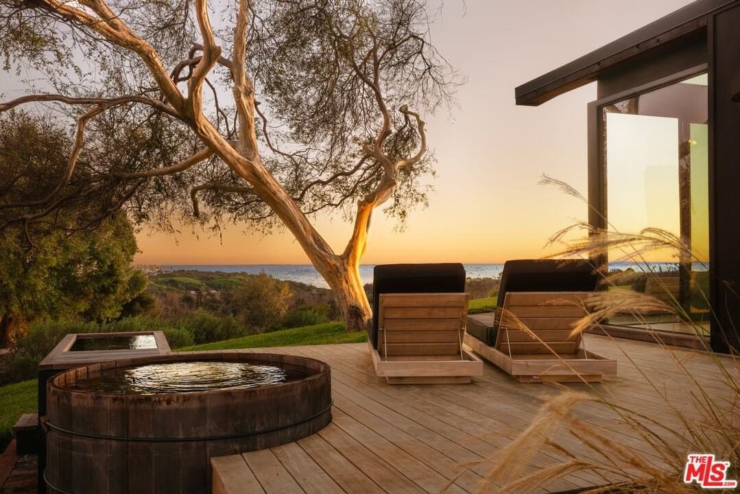 5792 Calpine Dr - Photo 5 of 39