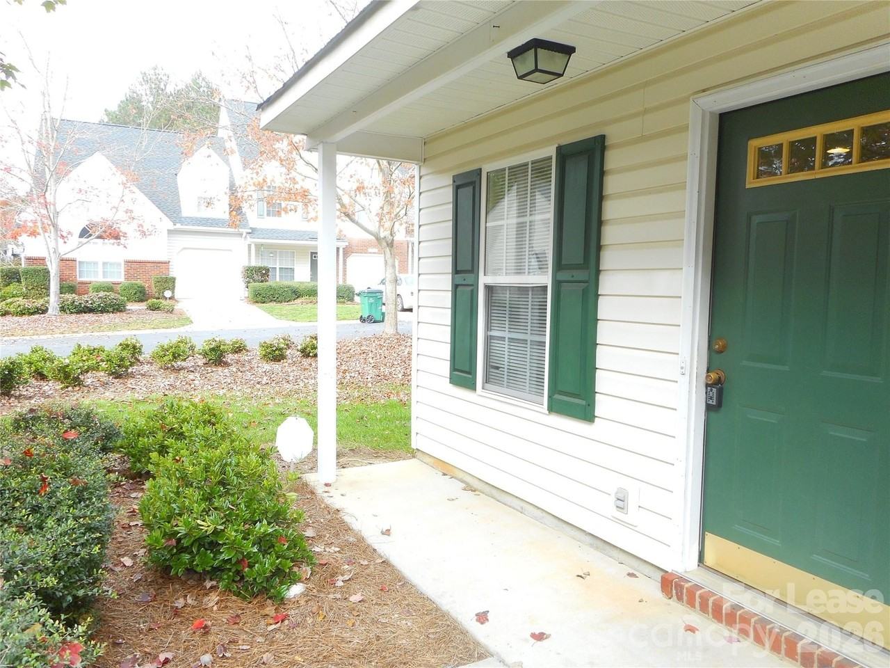 1957 University Heights Ln - Photo 2 of 20