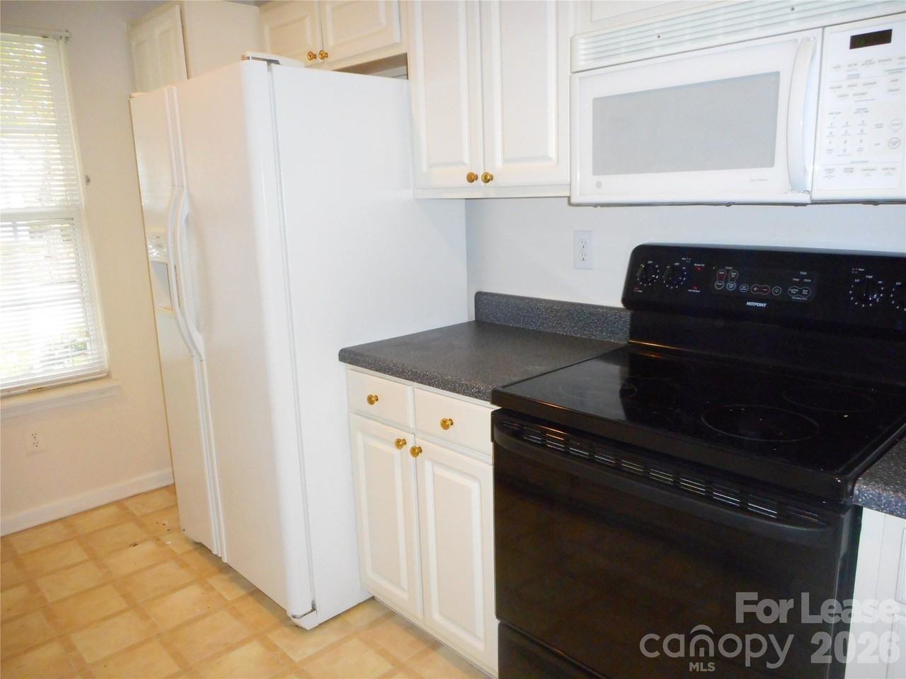 1957 University Heights Ln - Photo 4 of 20