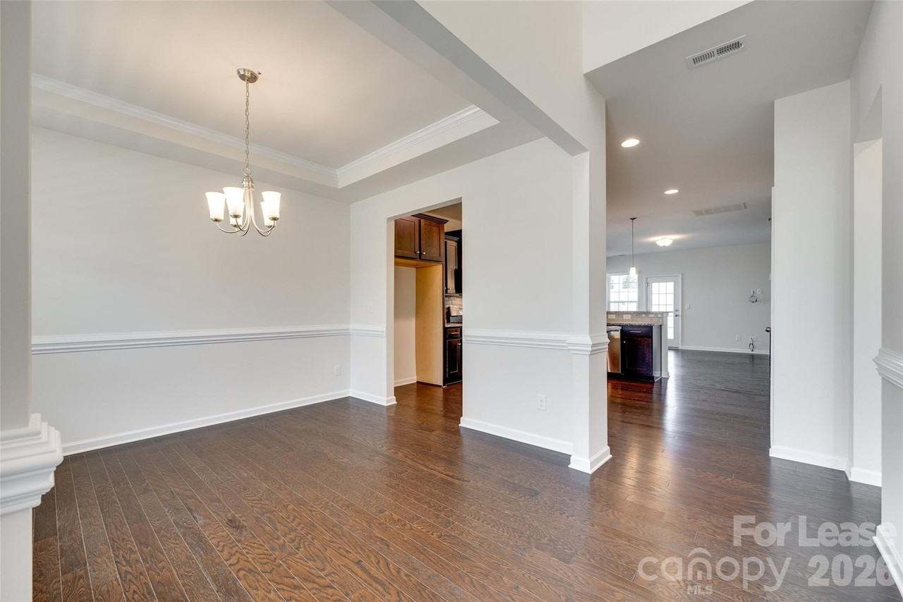 4051 Whittier Ln - Photo 4 of 39