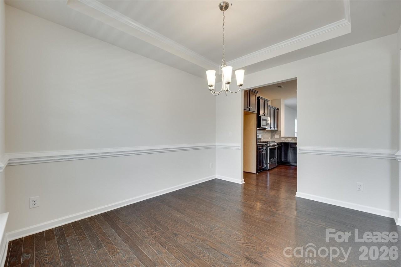 4051 Whittier Ln - Photo 5 of 39