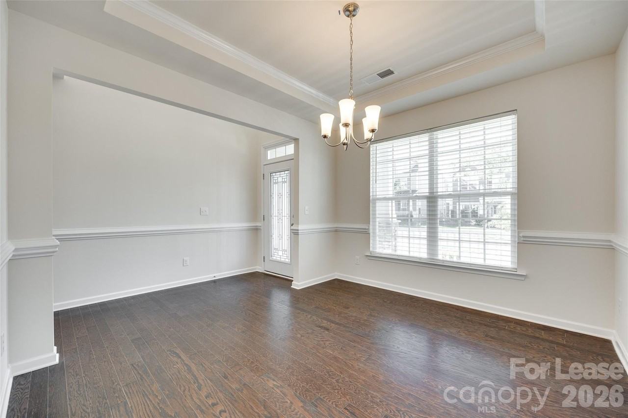 4051 Whittier Ln - Photo 6 of 39