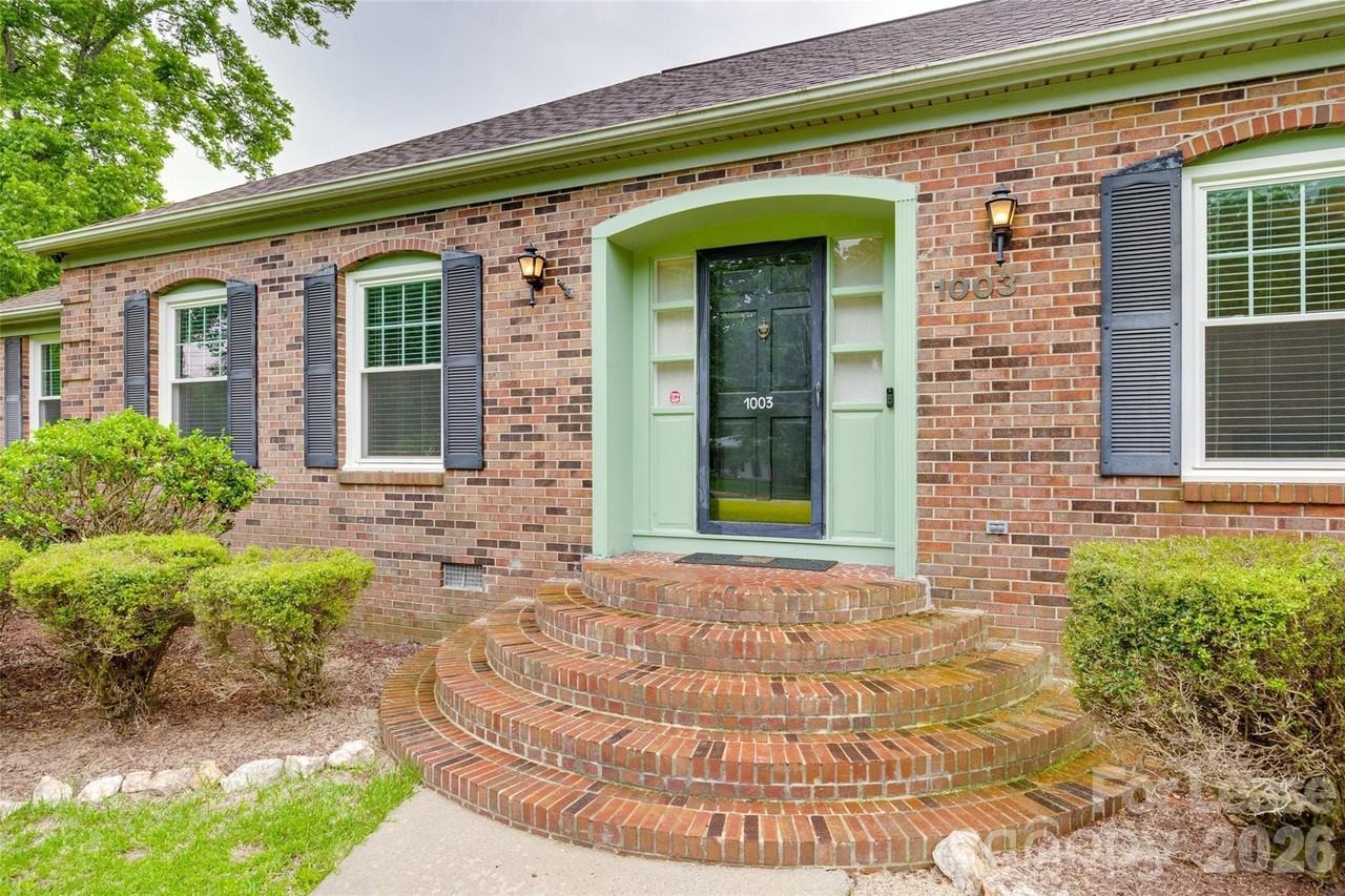 1003 Chesterfield Ave - Photo 3 of 27