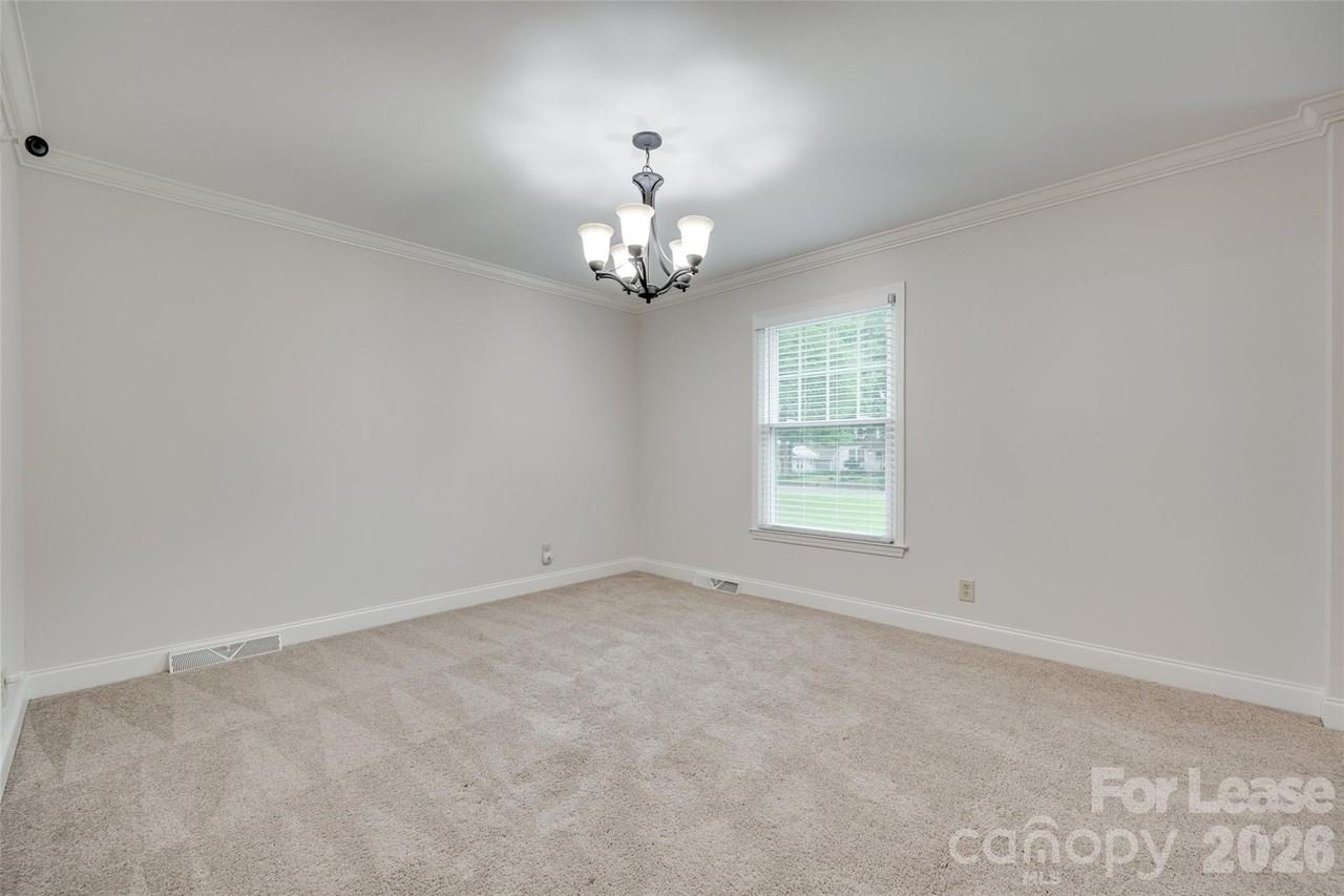 1003 Chesterfield Ave - Photo 7 of 27