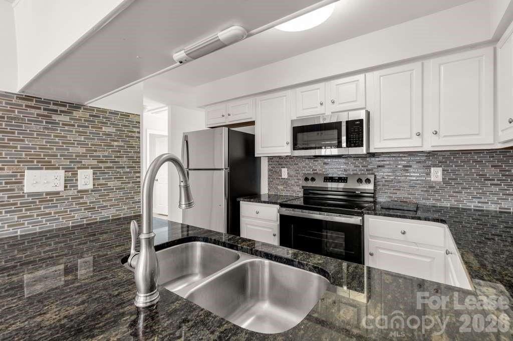 402 Sweetgum Dr - Photo 4 of 10