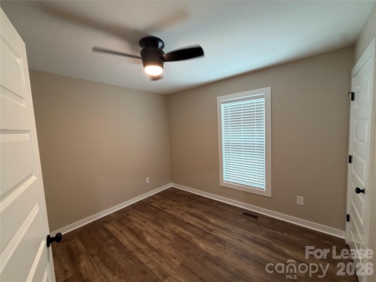 626 W Bell St - Photo 5 of 17