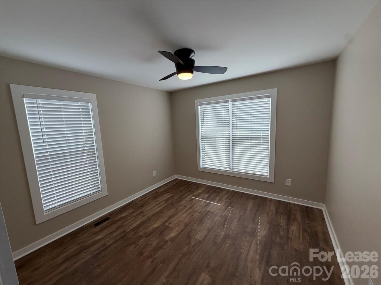 626 W Bell St - Photo 6 of 17