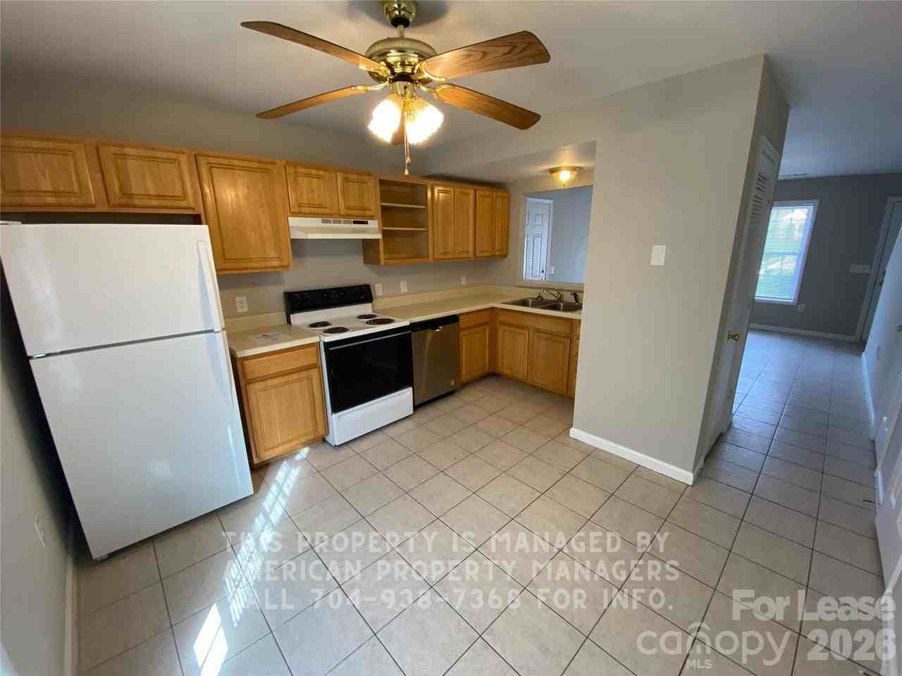 501 Martin Cir Apt D #D - Photo 3 of 10
