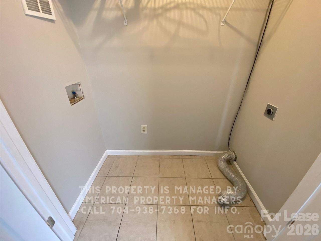 501 Martin Cir Apt D #D - Photo 5 of 10