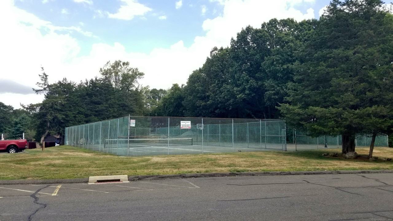 75 Balance Rock Rd Apt 11 #11 - Photo 3 of 21