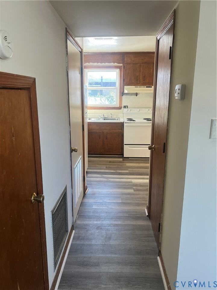 3308 Woodlawn St Unit B #B - Photo 4 of 17