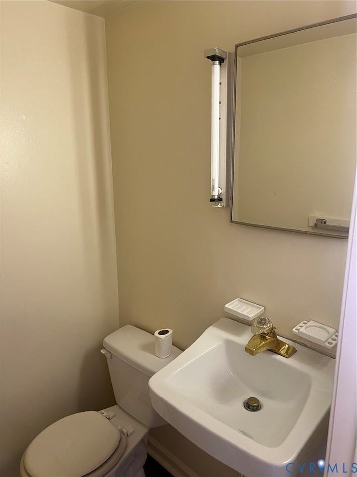 3308 Woodlawn St Unit B #B - Photo 5 of 17