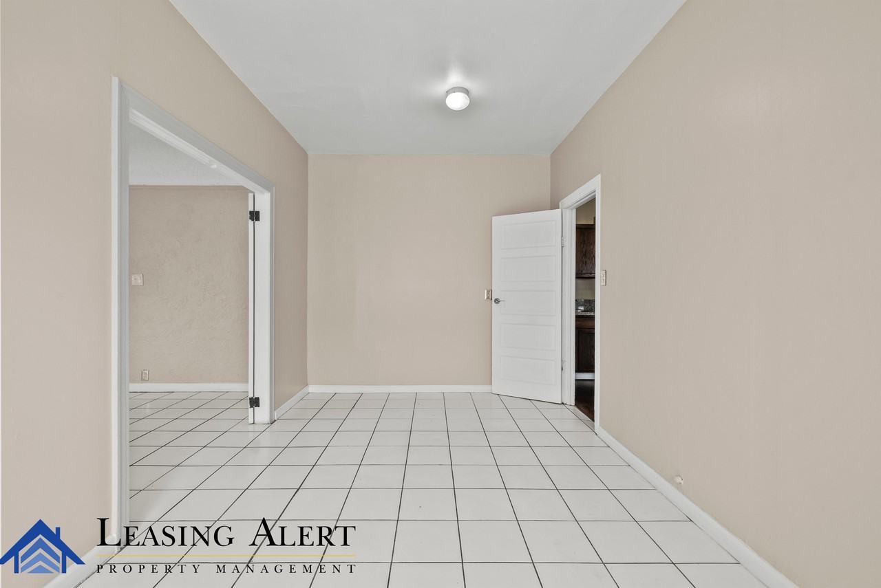 112 S Cummings St #1 - Photo 7 of 15