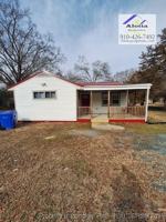 featured image of 122 Douglas St