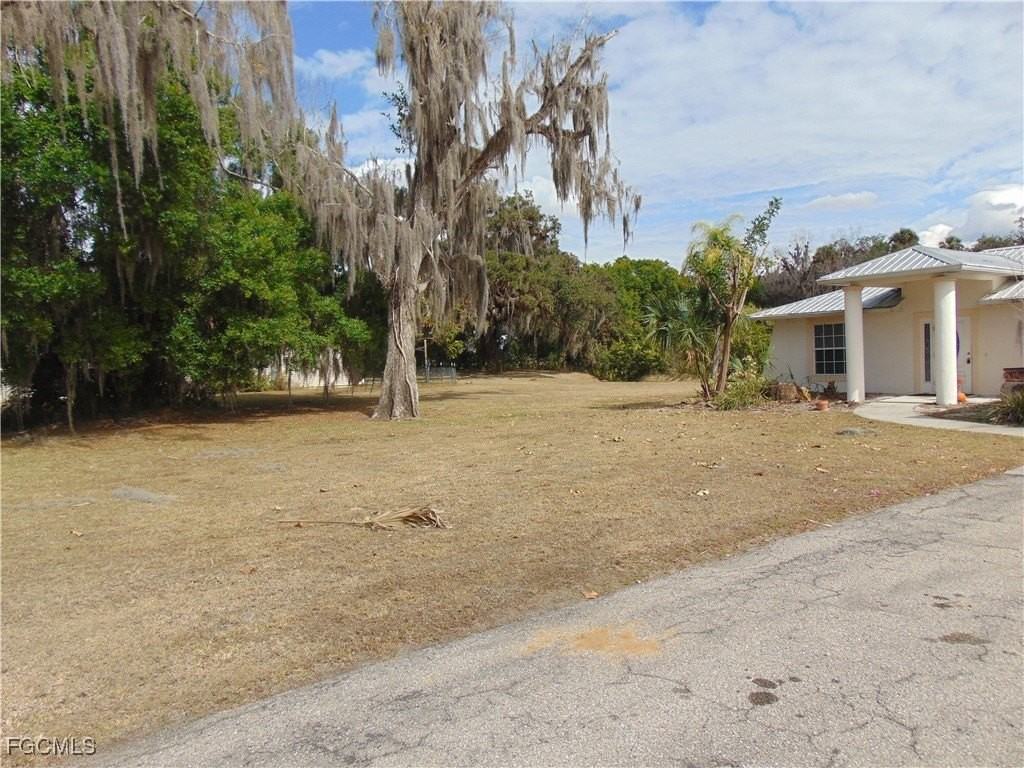 713 Caloosa Estates Dr - Photo 2 of 26