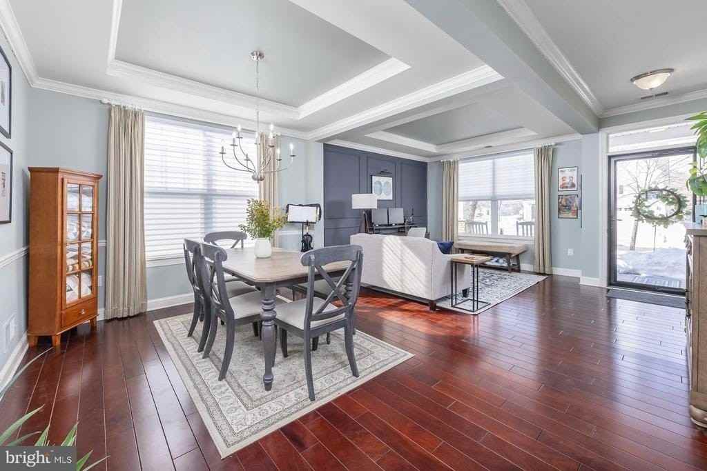 130 Wesley Dr - Photo 4 of 17