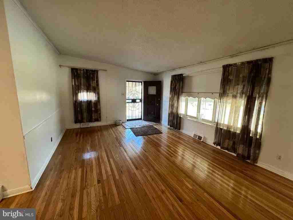 1053 E Sydney St - Photo 7 of 37