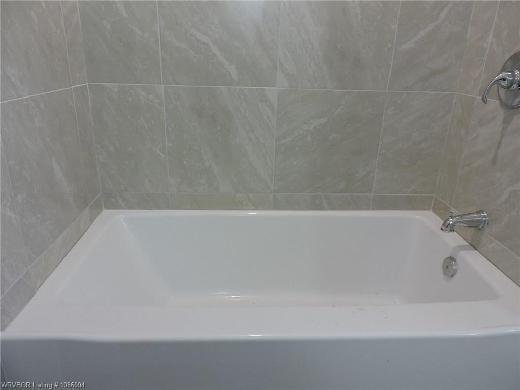 4801 S 28th St - Photo 7 of 20