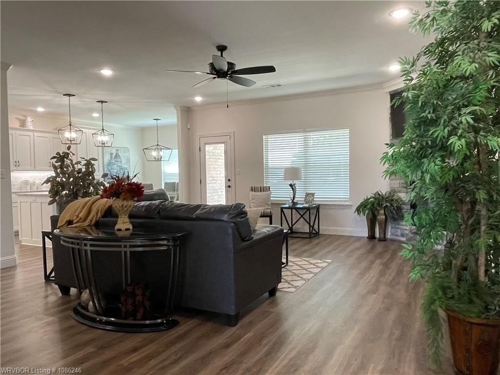 9100 Maysview Ln - Photo 5 of 35