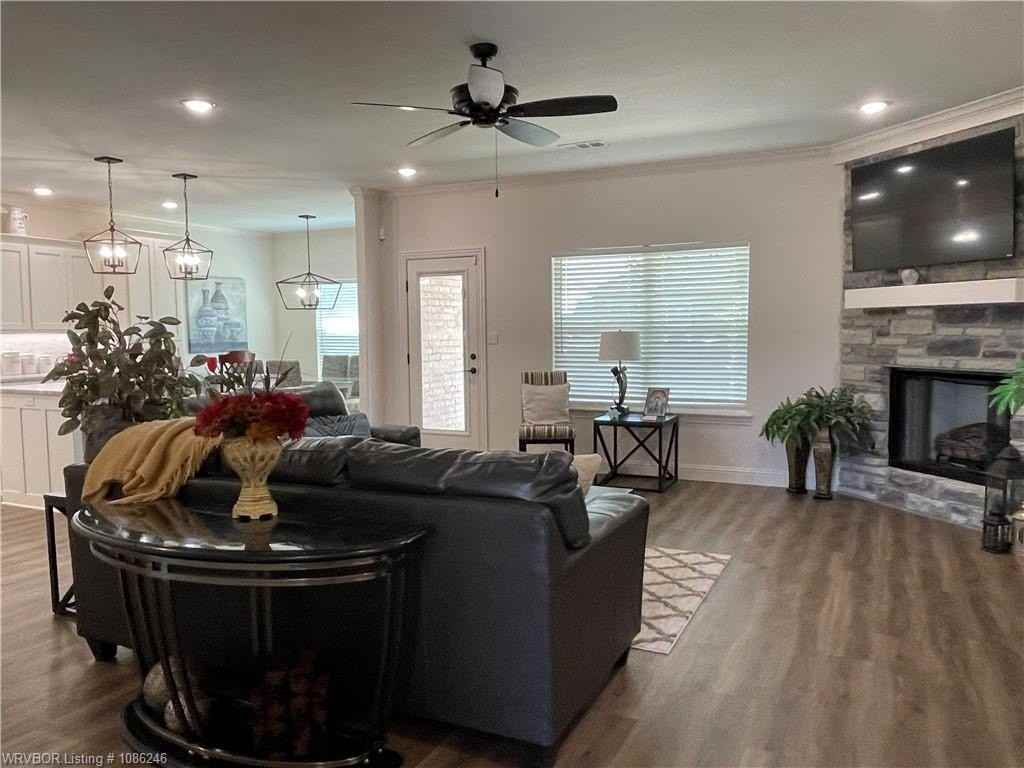 9100 Maysview Ln - Photo 6 of 35