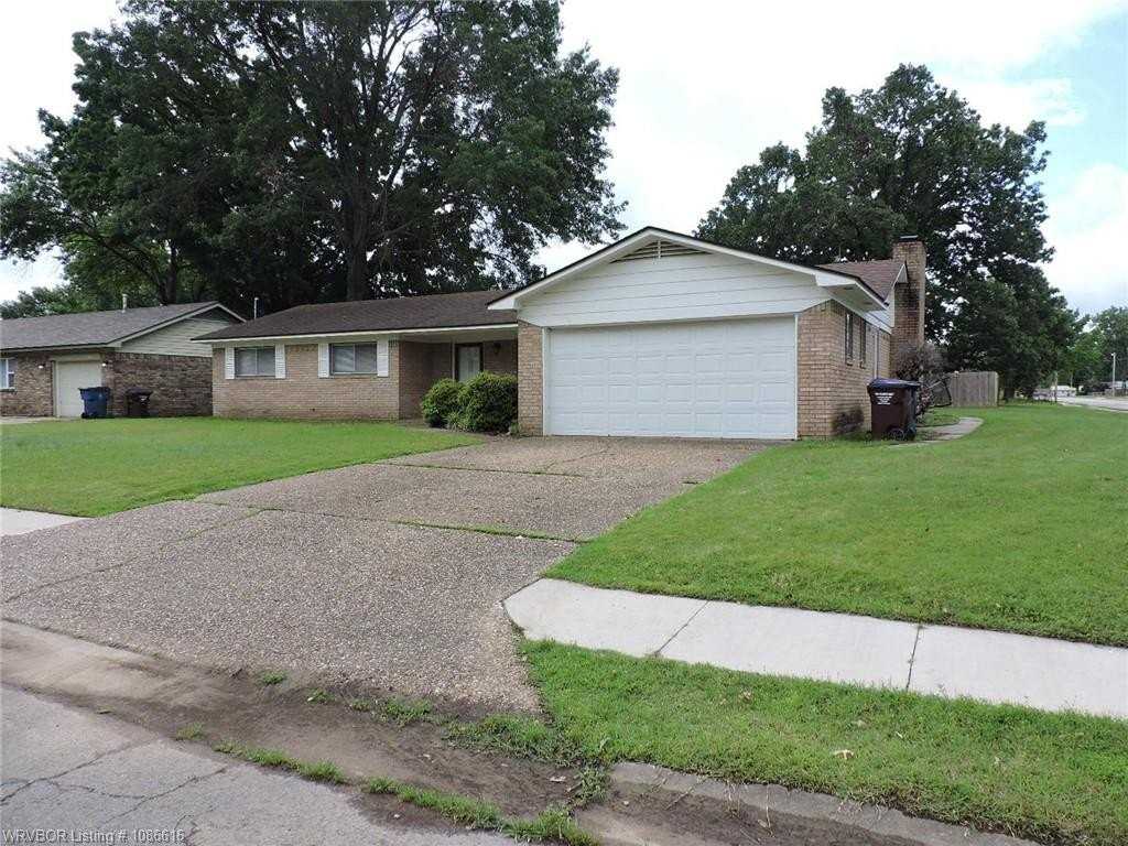 200 S 21st Ter - Photo 2 of 17