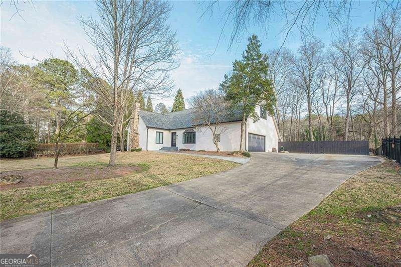 4562 Columns Dr Se - Photo 6 of 50