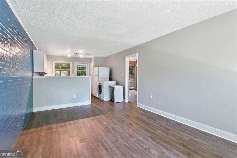 326 Mathews Ave Ne Unit B #B - Photo 3 of 28