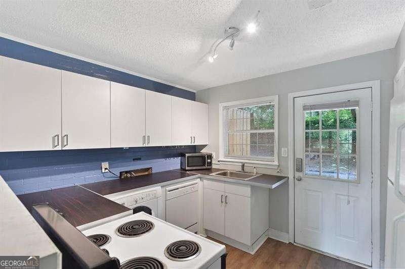 326 Mathews Ave Ne Unit B #B - Photo 5 of 28