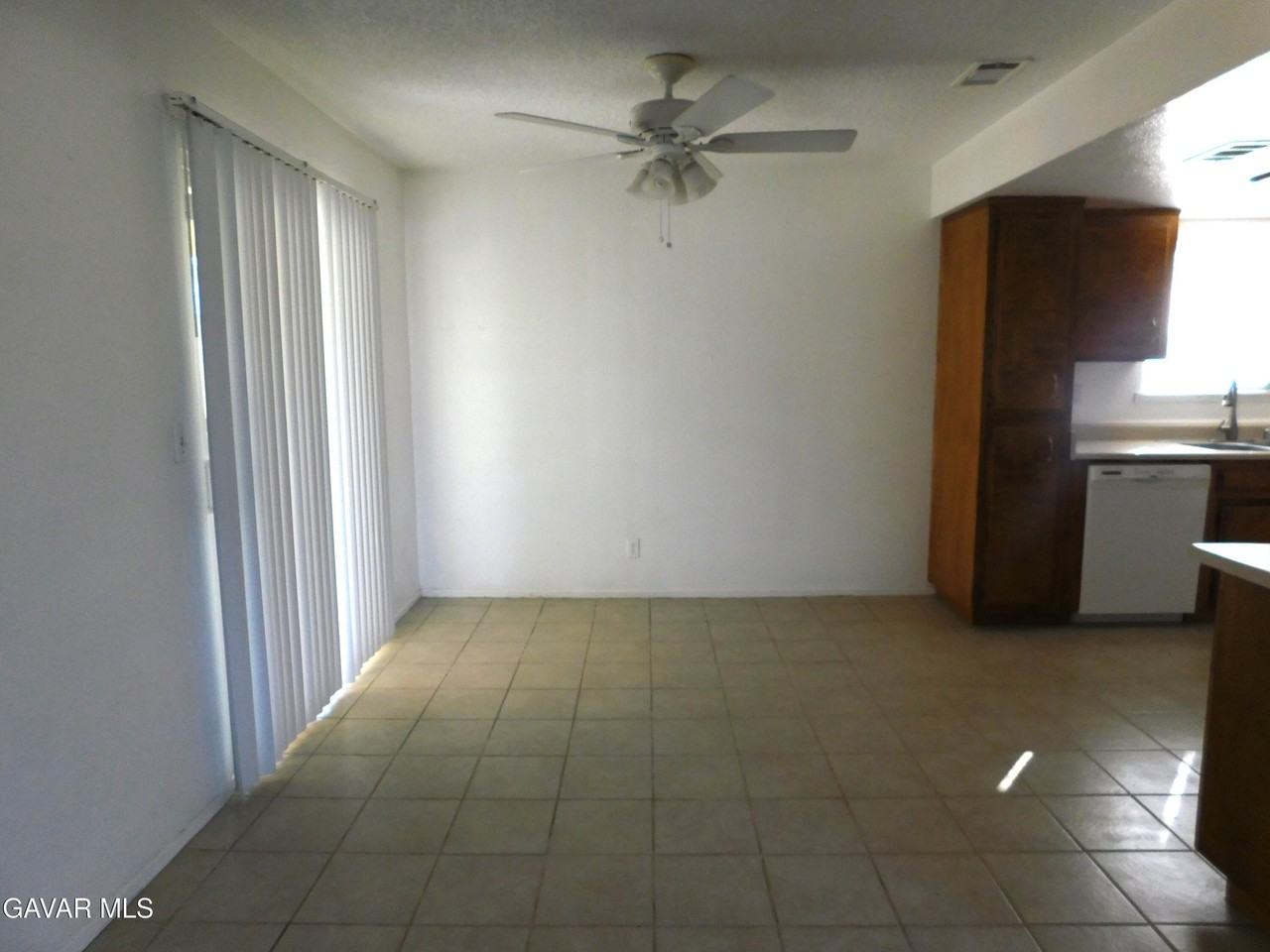 9236 Bay Ave - Photo 6 of 17