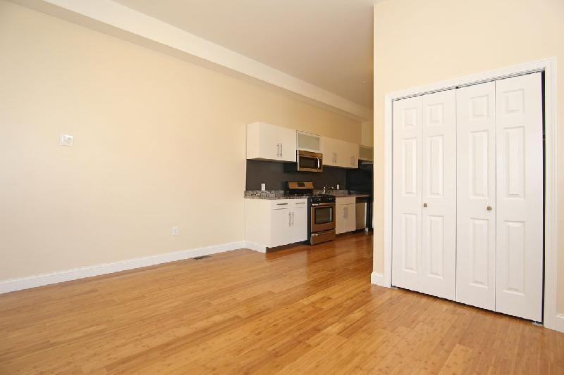 47 Orleans St - Photo 3 of 7