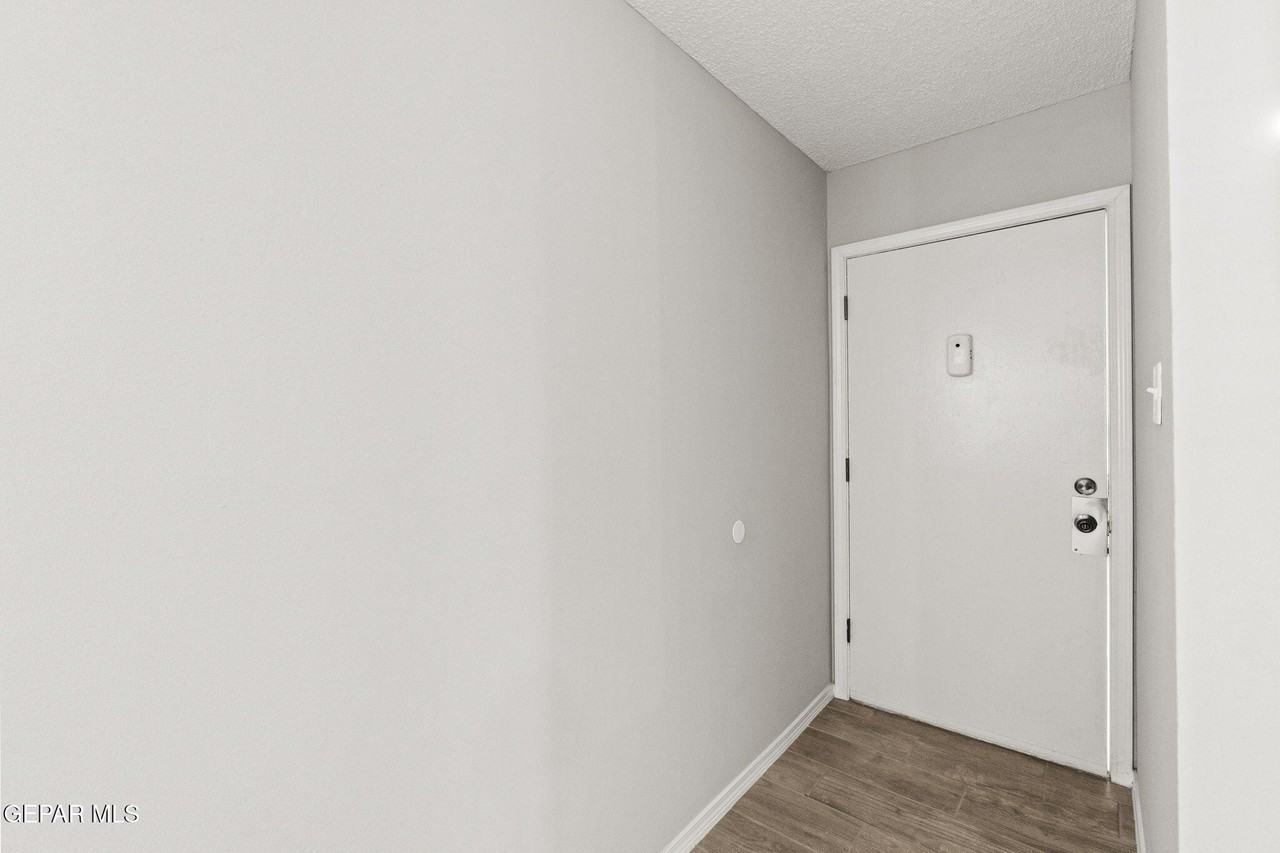 6400 Edgemere Blvd Apt 11 #11 - Photo 5 of 29