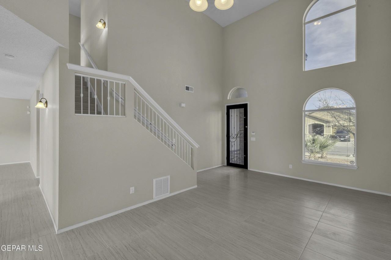 11017 Bullseye St - Photo 6 of 49