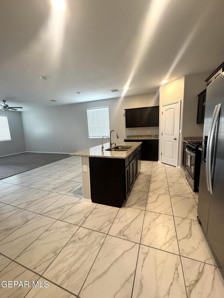 15129 Resolve Dr - Photo 5 of 26