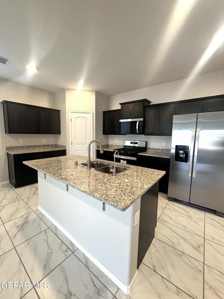 15129 Resolve Dr - Photo 6 of 26