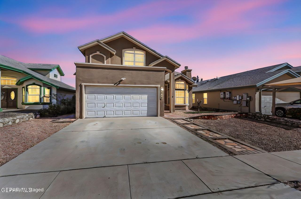 10910 Acoma St - Photo 4 of 50