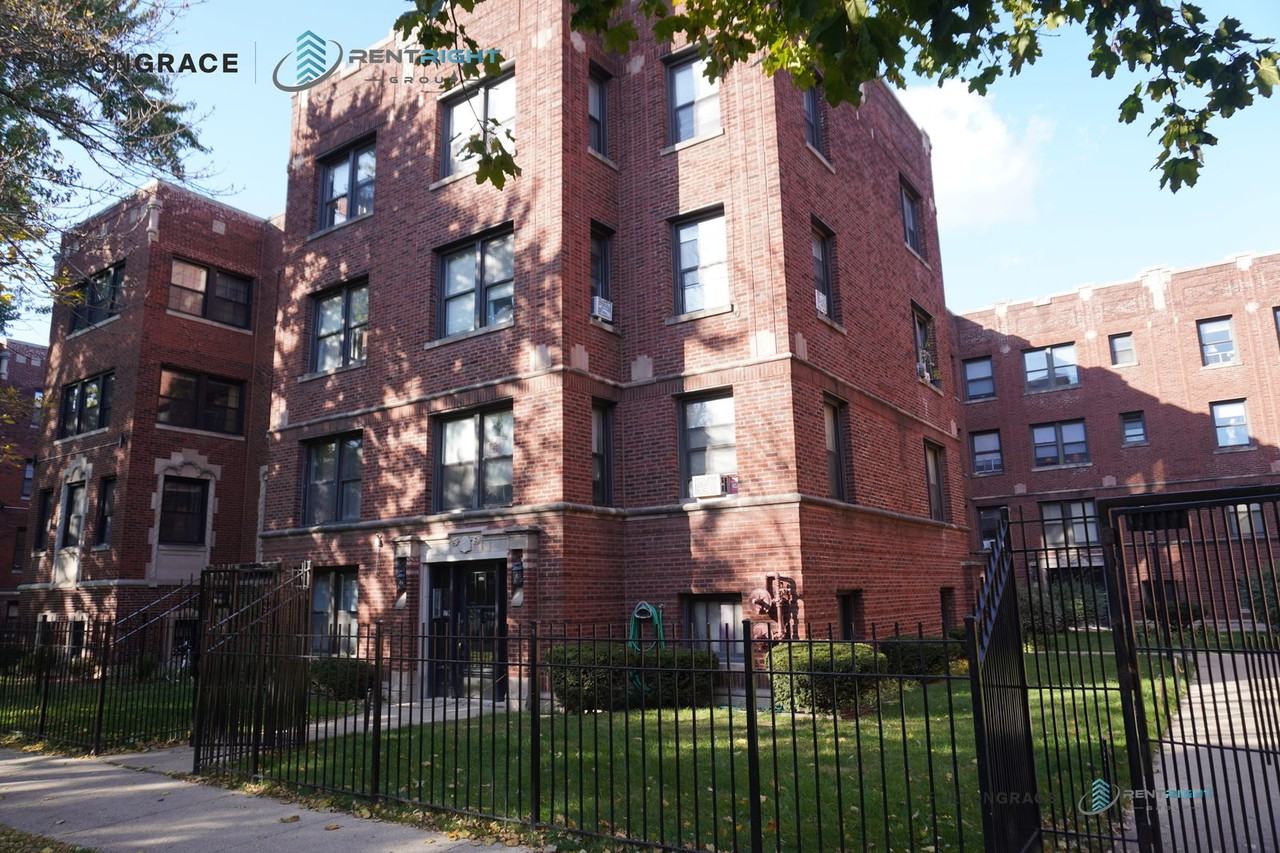 1710 W Albion Ave #1710 - Photo 6 of 8