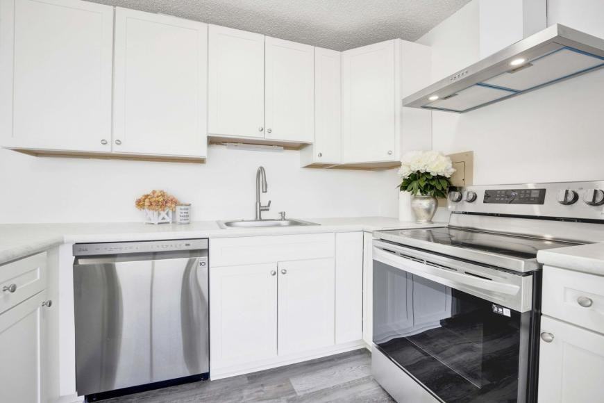 2754 N Hampden Ct - Photo 4 of 10