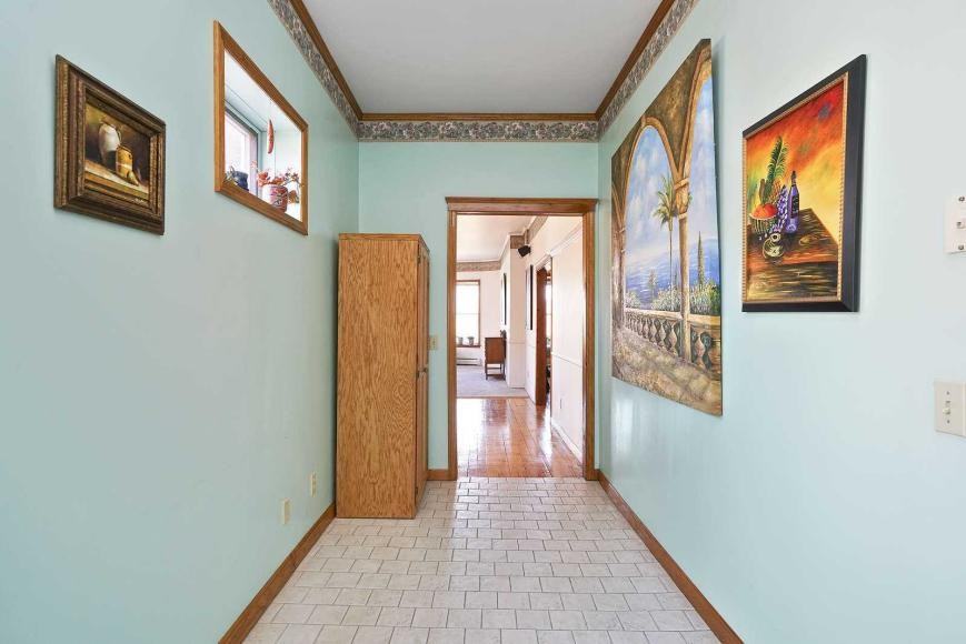 26 Centre St - Photo 4 of 10