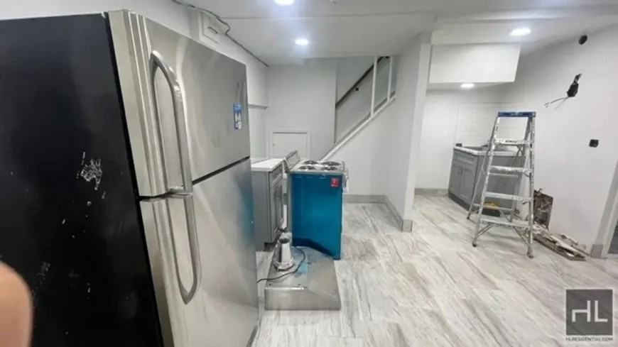 752 Lincoln Ave - Photo 3 of 10